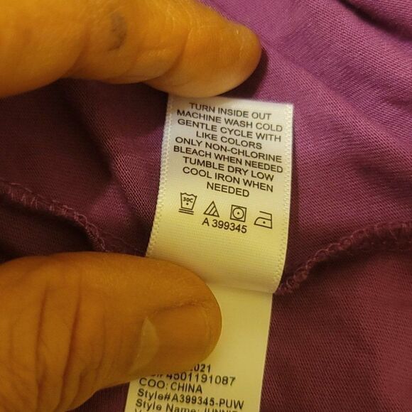 Logo by Lori goldstein the tee size medium - Picture 8 of 8